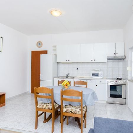 Apartments And Rooms Iva โตรกีร์ ภายนอก รูปภาพ