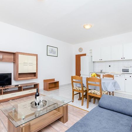 Apartments And Rooms Iva โตรกีร์ ภายนอก รูปภาพ