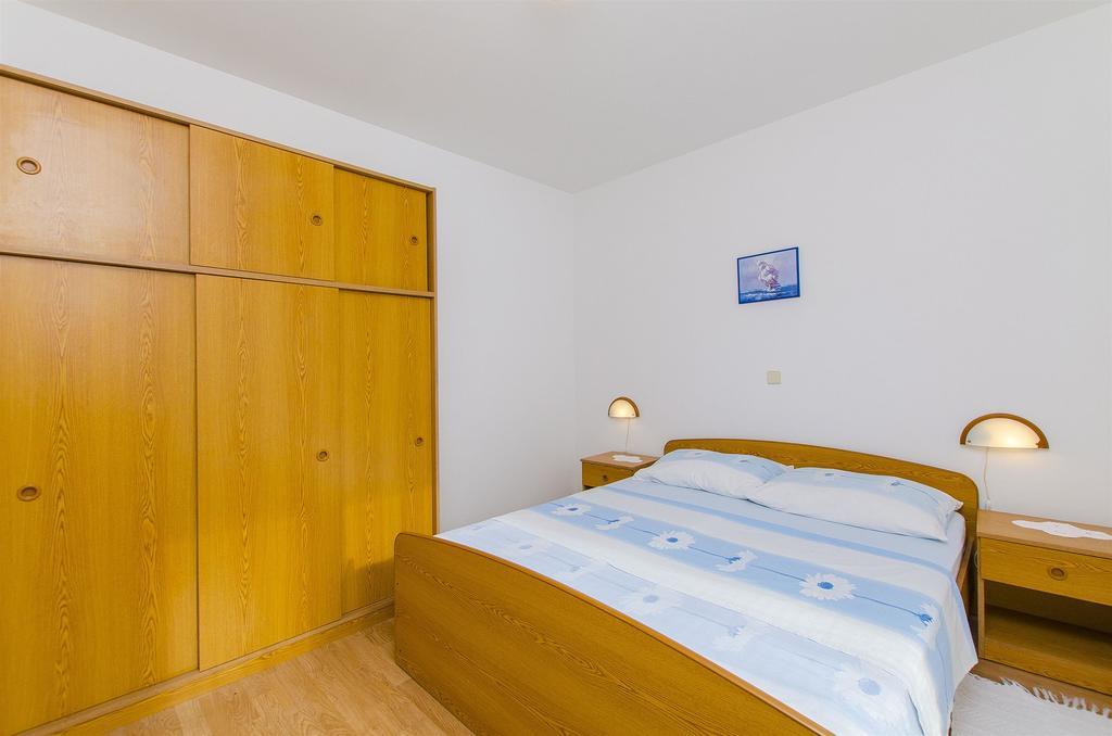 Apartments And Rooms Iva โตรกีร์ ภายนอก รูปภาพ