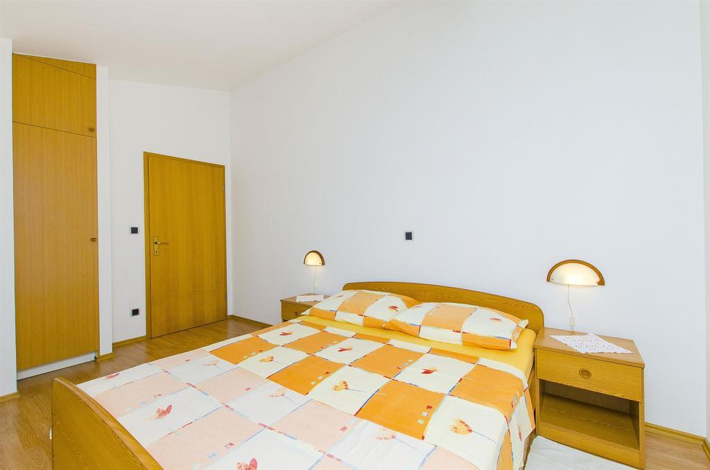 Apartments And Rooms Iva โตรกีร์ ภายนอก รูปภาพ