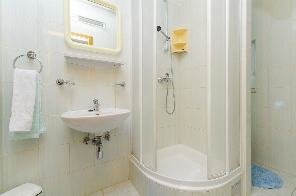 Apartments And Rooms Iva โตรกีร์ ภายนอก รูปภาพ