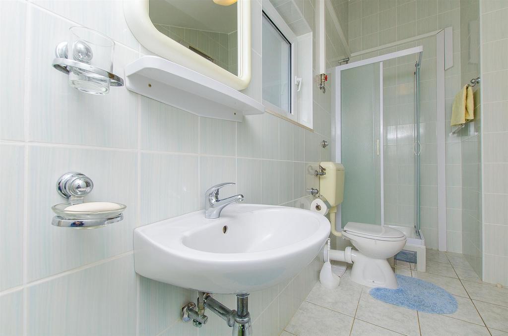 Apartments And Rooms Iva โตรกีร์ ภายนอก รูปภาพ