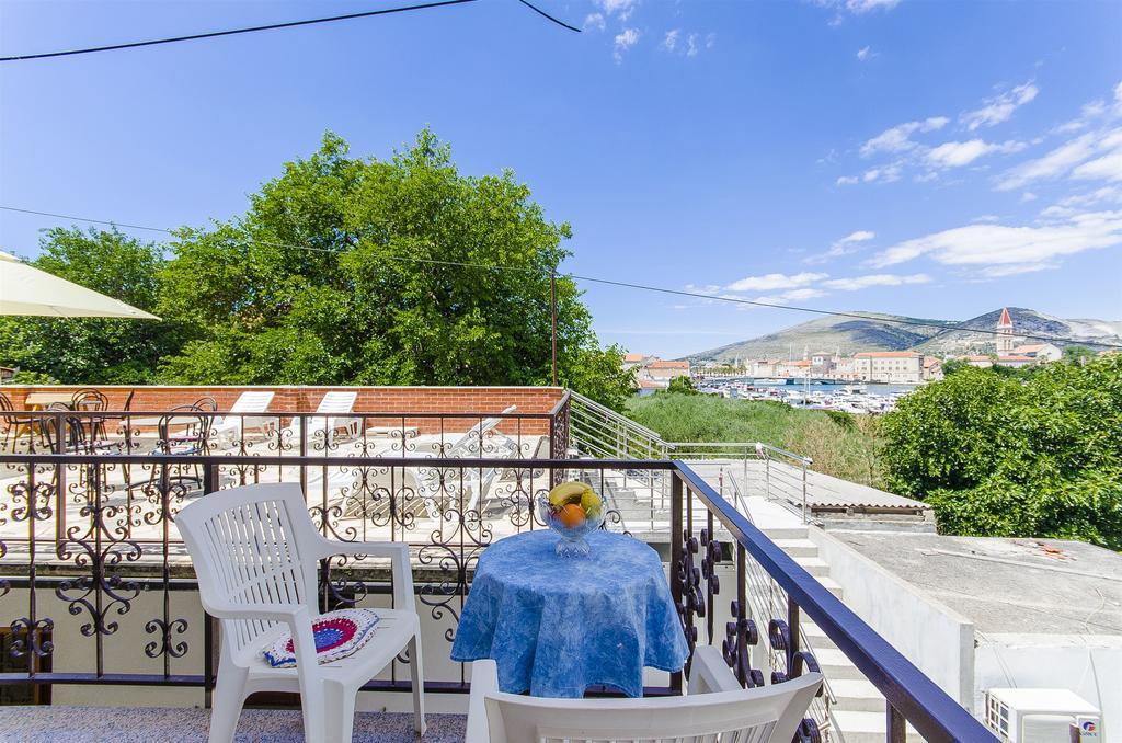 Apartments And Rooms Iva โตรกีร์ ภายนอก รูปภาพ