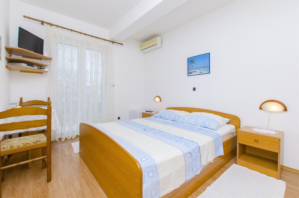 Apartments And Rooms Iva โตรกีร์ ภายนอก รูปภาพ
