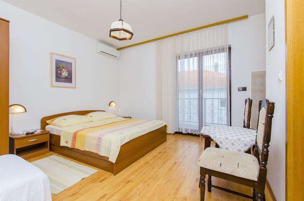 Apartments And Rooms Iva โตรกีร์ ภายนอก รูปภาพ