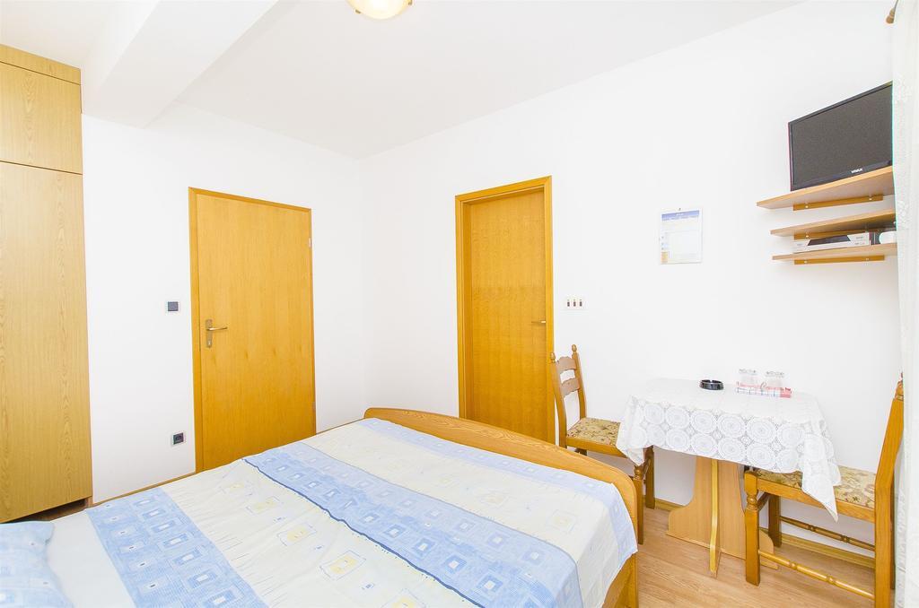 Apartments And Rooms Iva โตรกีร์ ภายนอก รูปภาพ
