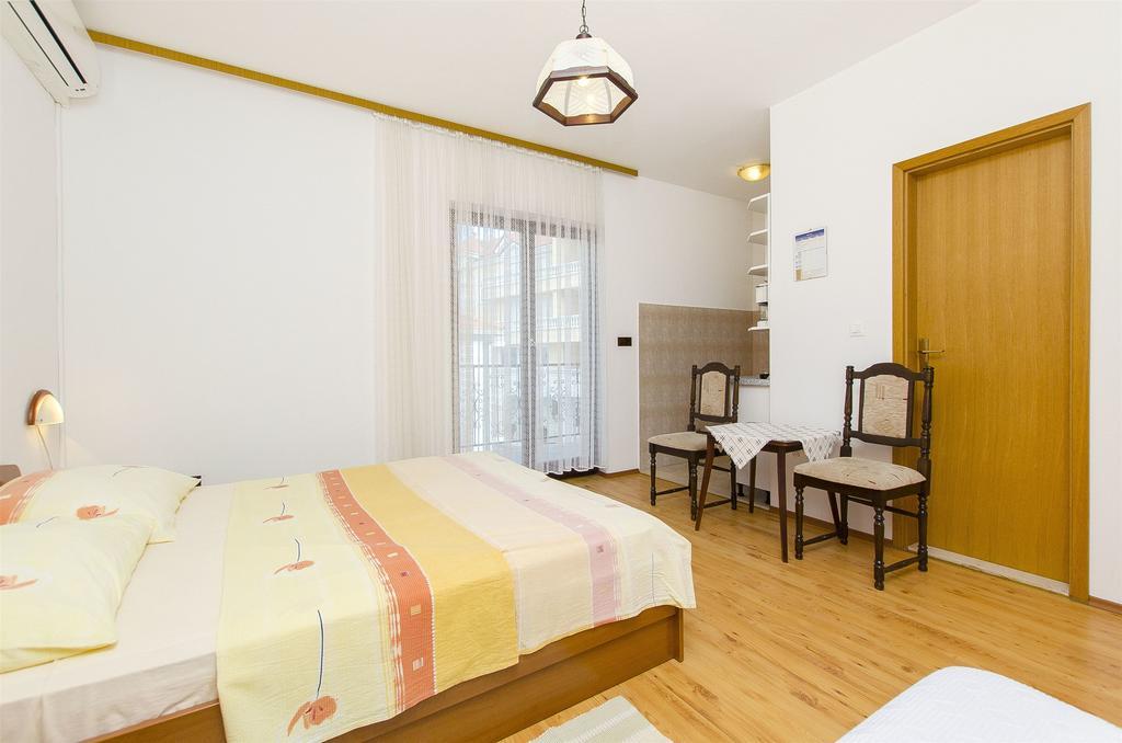 Apartments And Rooms Iva โตรกีร์ ภายนอก รูปภาพ