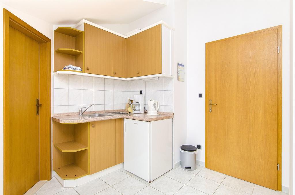 Apartments And Rooms Iva โตรกีร์ ภายนอก รูปภาพ