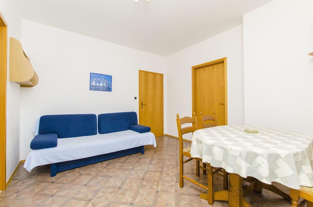 Apartments And Rooms Iva โตรกีร์ ภายนอก รูปภาพ