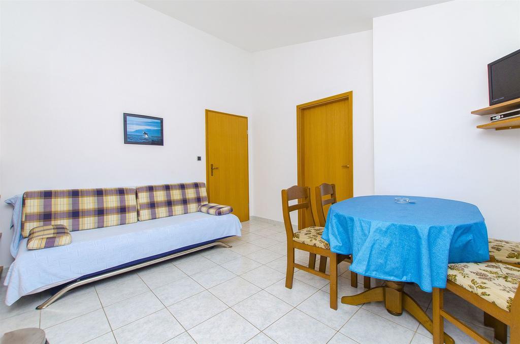 Apartments And Rooms Iva โตรกีร์ ภายนอก รูปภาพ
