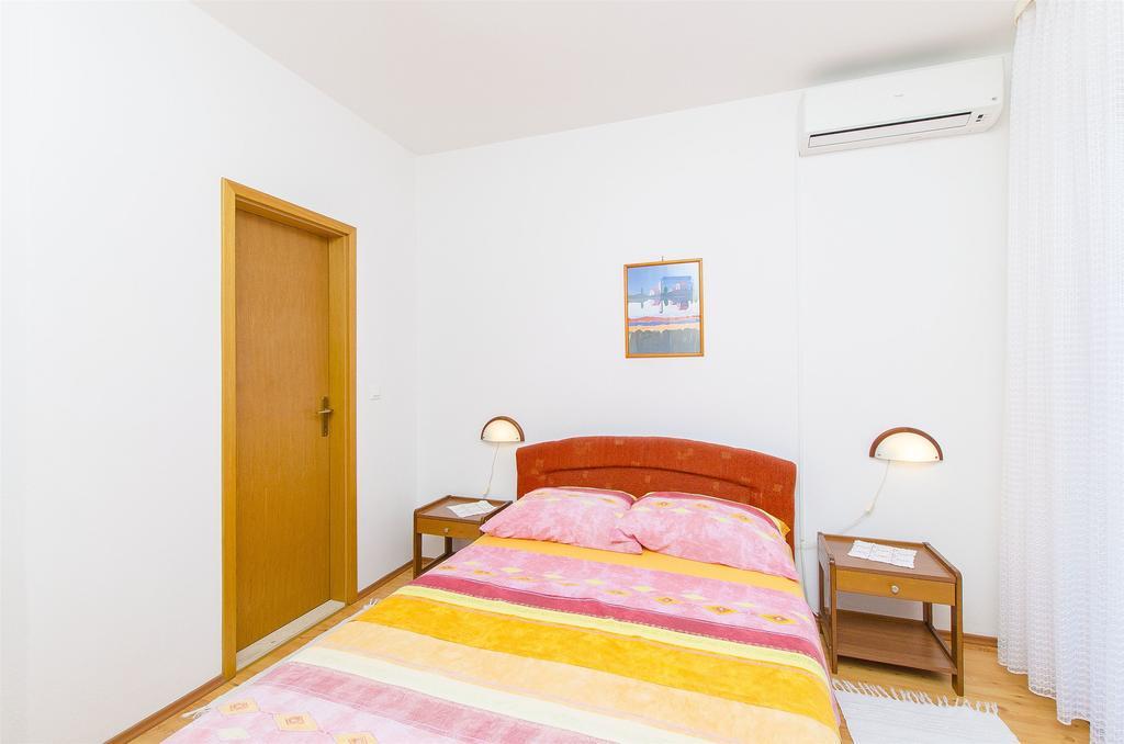 Apartments And Rooms Iva โตรกีร์ ภายนอก รูปภาพ