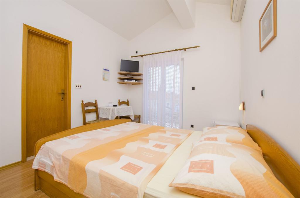 Apartments And Rooms Iva โตรกีร์ ภายนอก รูปภาพ
