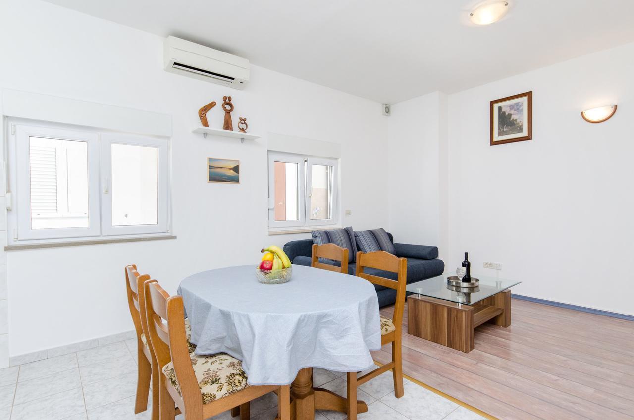 Apartments And Rooms Iva โตรกีร์ ภายนอก รูปภาพ