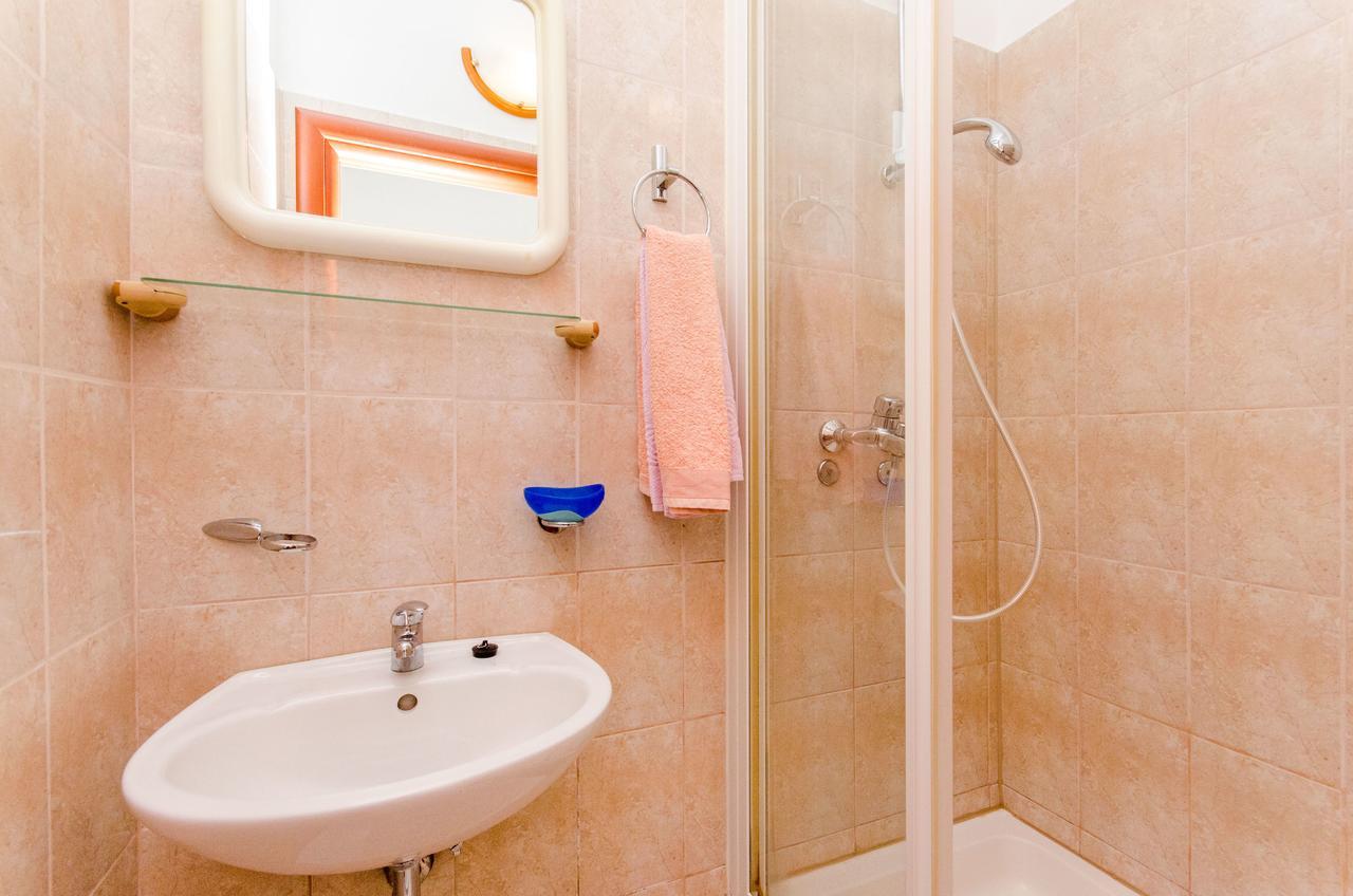 Apartments And Rooms Iva โตรกีร์ ภายนอก รูปภาพ