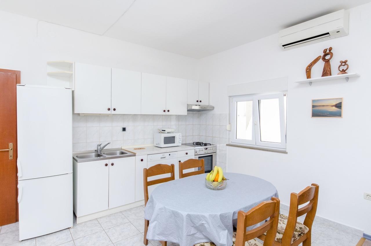 Apartments And Rooms Iva โตรกีร์ ภายนอก รูปภาพ